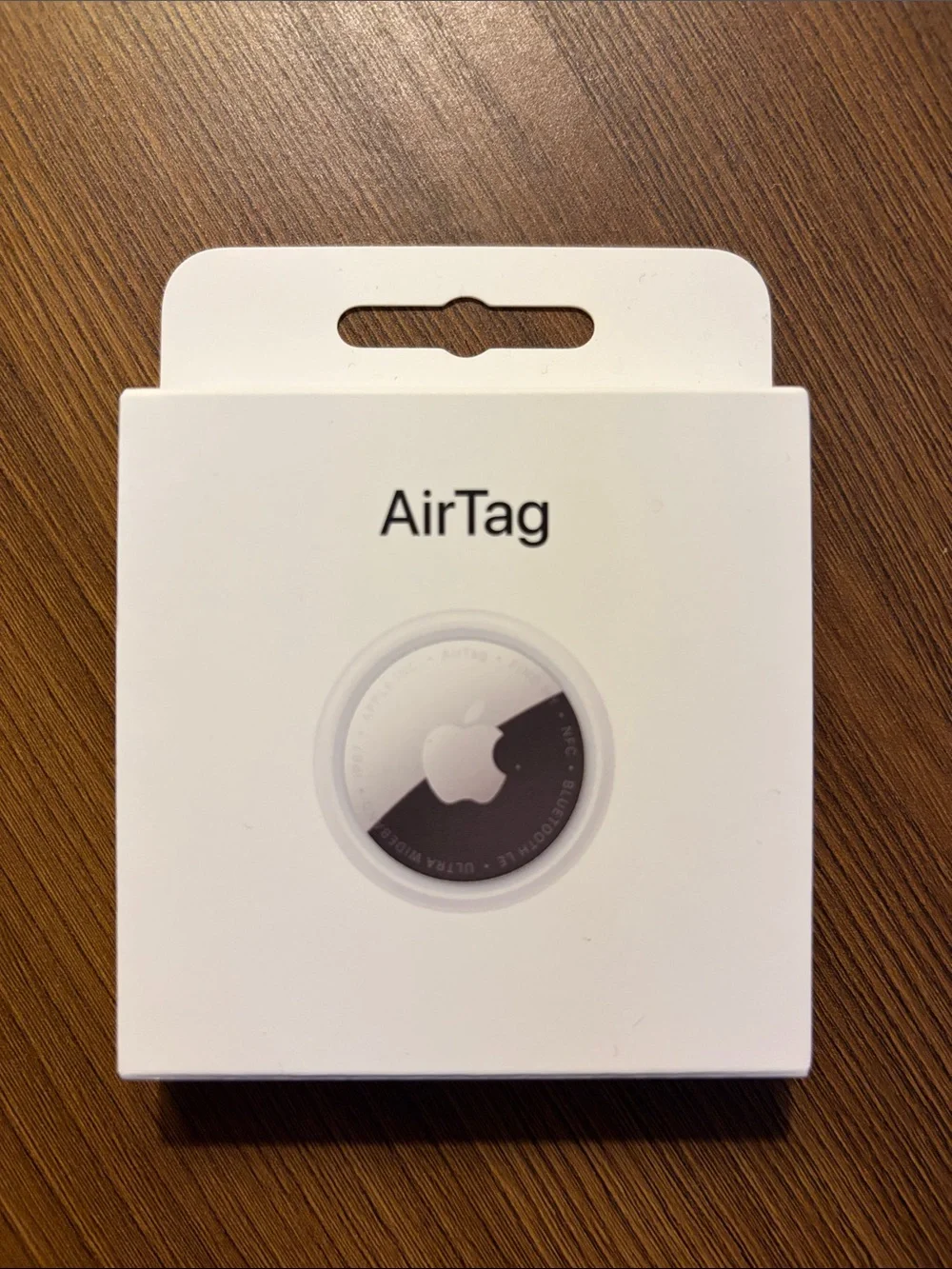 Apple AirTag White with Silver Accents